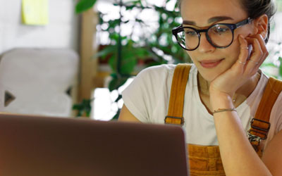 Woman budgeting on her laptop for the new year